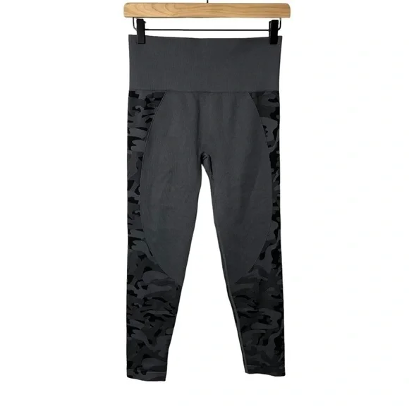 Zyia Active Performance High Rise Leggings Gray Camo Size Medium Athletic - Picture 3 of 7